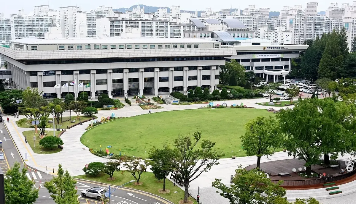 재외동포청 세종 이전에 ‘실리 대응’ 택한 인천시…공항공사 통합 문제는 다를까